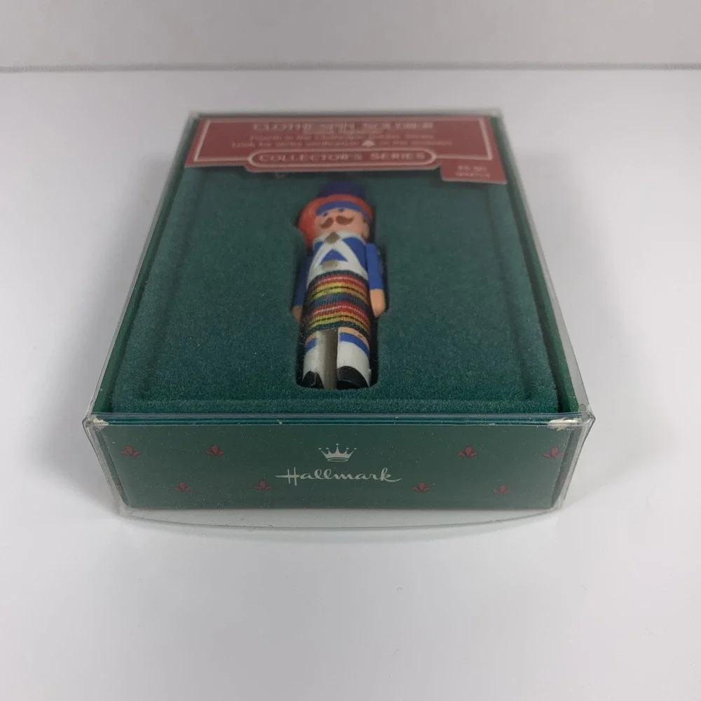 Hallmark 1985 Collector's Series Clothespin Scottish Highlander Soldier Ornament